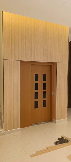 جدار تلفزيون بديكور خشبي